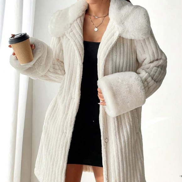 Borg Collar Fuzzy Cuff Coat - Picture 4 of 8